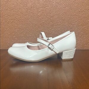 Never worn SO heels with White and Gold Heart Patterned Insole